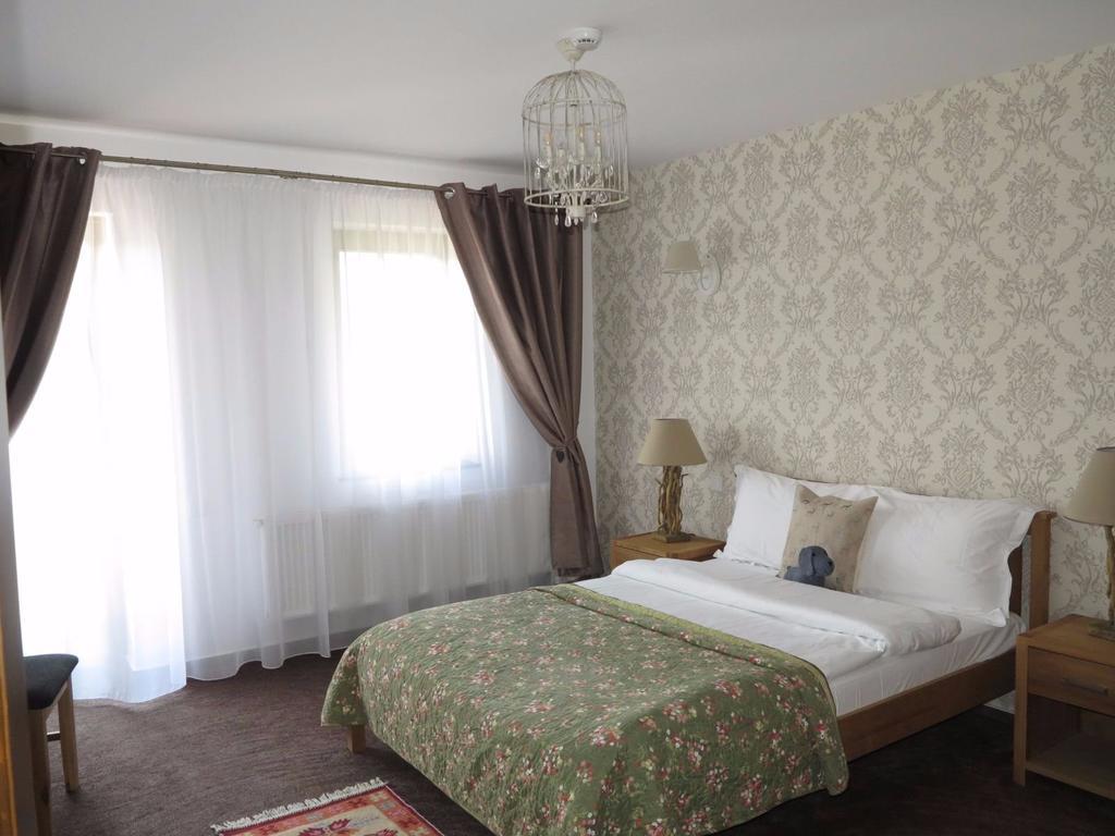 Hotel Pensiunea Doina Bucovinei à Mînăstirea Humorului Extérieur photo